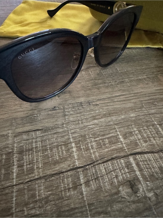 Women’s Gucci Black Rounded Cat Eye Sunglasses main image 11